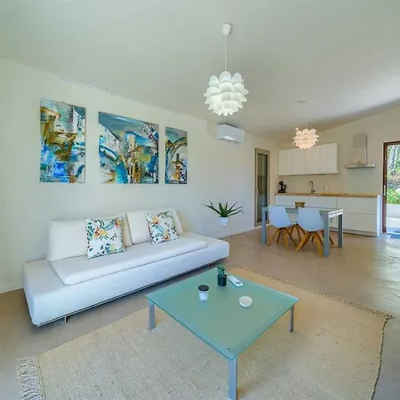 New Pine Haven , Private Heated Pool Sleeps 8, Tranquil Retreat Bobovisca