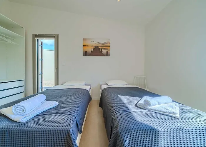 New Pine Haven , Private Heated Pool Sleeps 8, Tranquil Retreat