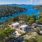 Pine Haven - Heated Pool, Sea Views & Bbq Terrace I Brac
