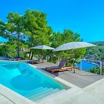 Pine Haven - Heated Pool, Sea Views & Bbq Terrace I Brac *