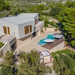 Pine Haven - Heated Pool, Sea Views & Bbq Terrace I Brac Villa