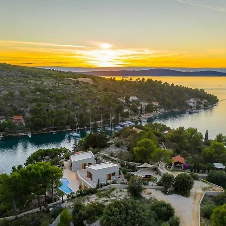 Pine Haven - Heated Pool, Sea Views & Bbq Terrace I Brac Bobovisca