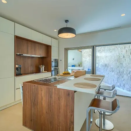 Pine Haven - Heated Pool, Sea Views & Bbq Terrace I Brac