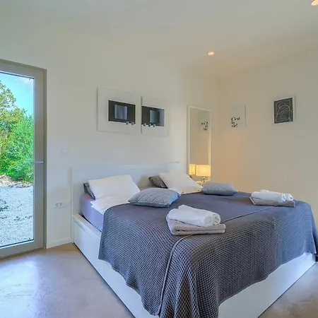 Villa Pine Haven - Heated Pool, Sea Views & Bbq Terrace I Brac *