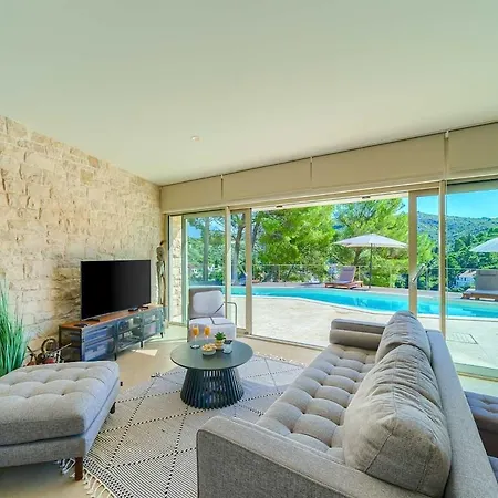 Pine Haven - Heated Pool, Sea Views & Bbq Terrace I Brac