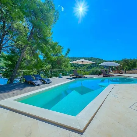 فيلة Pine Haven - Heated Pool, Sea Views & Bbq Terrace I Brac