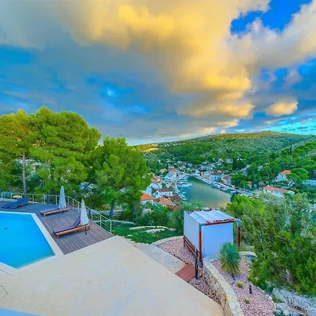 Pine Haven - Heated Pool, Sea Views & Bbq Terrace I Brac فيلة *