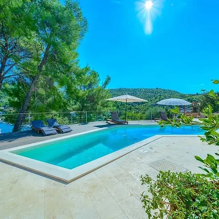 Pine Haven - Heated Pool, Sea Views & Bbq Terrace I Brac *