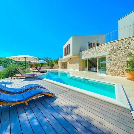 Вилла New Pine Haven , Private Heated Pool Sleeps 8, Tranquil Retreat *