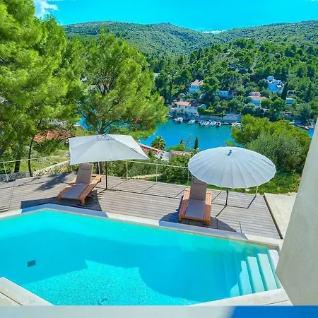 Вилла New Pine Haven , Private Heated Pool Sleeps 8, Tranquil Retreat *