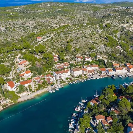 Вилла New Pine Haven , Private Heated Pool Sleeps 8, Tranquil Retreat Bobovisca