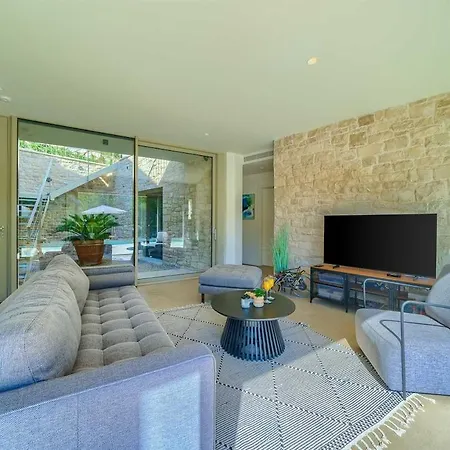 New Pine Haven , Private Heated Pool Sleeps 8, Tranquil Retreat